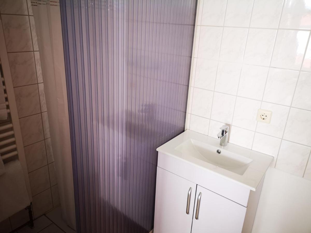 Beliebtes City-Apartment ロイトリンゲン エクステリア 写真